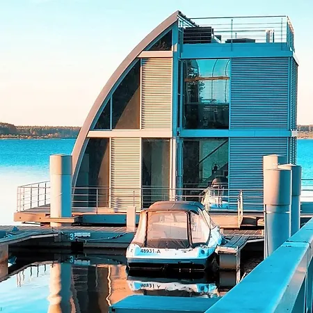 Prázdninový dům Schwimmendes Ferienhaus Silent 11 *