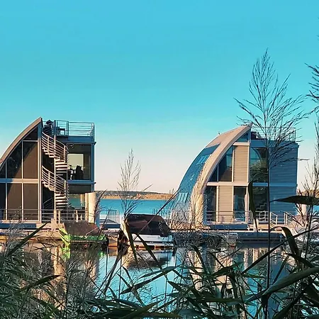 Schwimmendes Ferienhaus Silent 11
