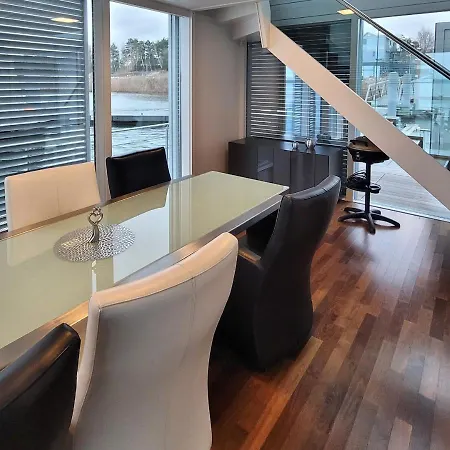 Schwimmendes Ferienhaus Silent 11