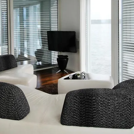 Prázdninový dům Schwimmendes Ferienhaus Silent 11