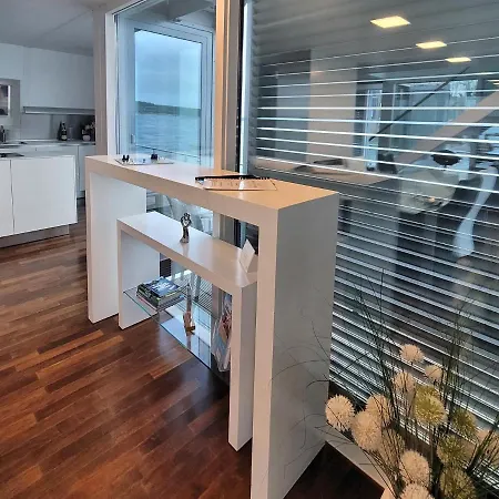 Schwimmendes Ferienhaus Silent 11 Prázdninový dům *