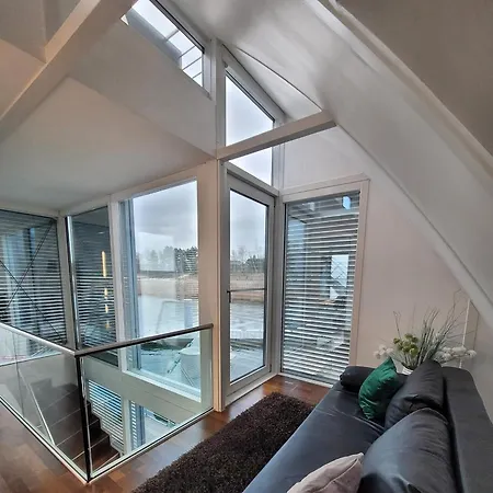 Schwimmendes Ferienhaus Silent 11 * Elsterheide
